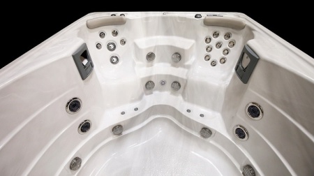 Плавательный спа-бассейн Jacuzzi J-16 PowerPro Плавательный спа-бассейн Jacuzzi J-16 PowerPro